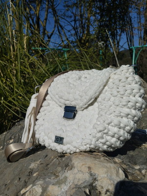 Knitted crossbody bag new, white with leather details