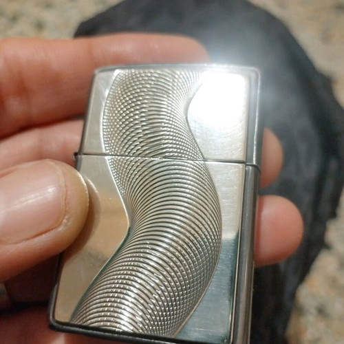 Zippo XV Twister μεταχειρισμένο με όμορφο σχέδιο