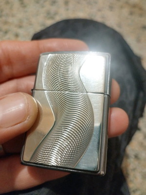 Zippo XV Twister μεταχειρισμένο με όμορφο σχέδιο