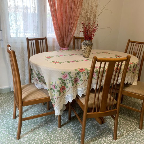 Oval dining table with 6 chairs used, with extensions