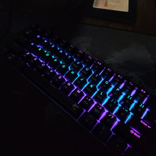 Keyboard like new with keycap puller and mousepad