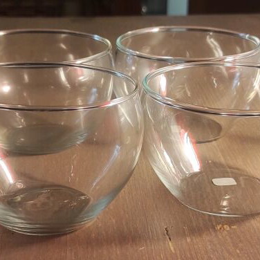 Bowls for cream or dessert like new, set of 6 different sizes