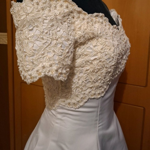 Elegant satin wedding dress new, size S-M, white