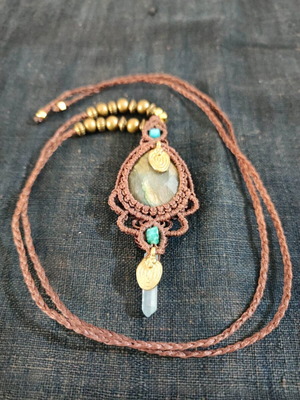 Macrame pendant necklace with labradorite and metal details new