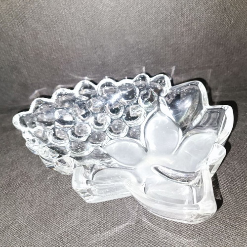 Crystal glass bowl with grape design and frosted leaves Studio Silversmiths like new
