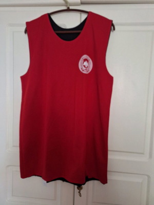 Sports sleeveless shirt like new, double fabric, size L, red and black