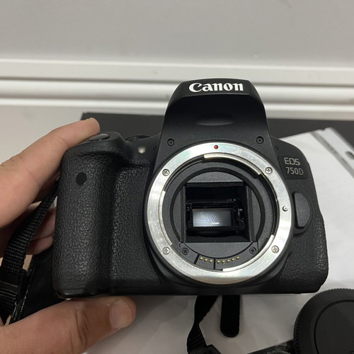 Canon EOS 750D camera like new