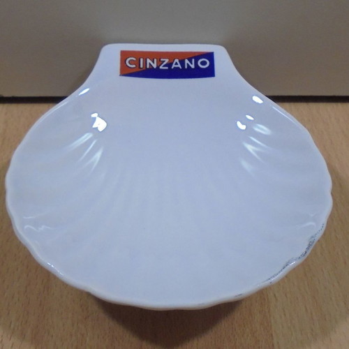 Cinzano Vermouth used old promotional ceramic shell-shaped bowl