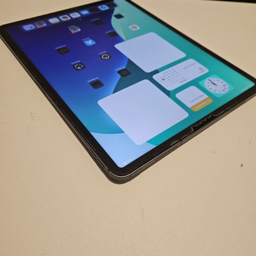 Ipad Pro 12.9 M1 2TB 5G used with Pencil 2 and Spigen Armor case