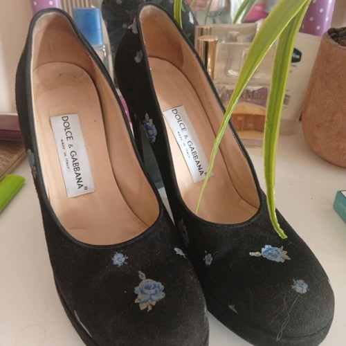 Dolce & Gabbana black pumps like new, size 39.5