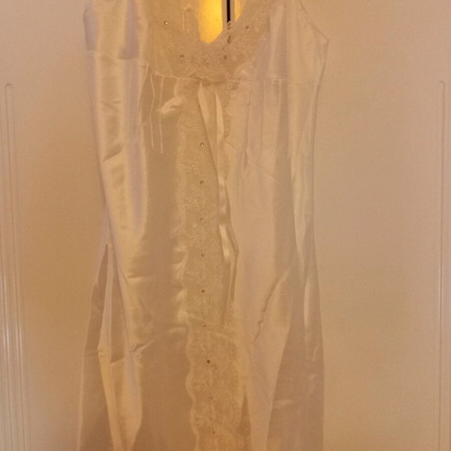white baby doll, size 40, satin with a unique robe (original price 100 euros)