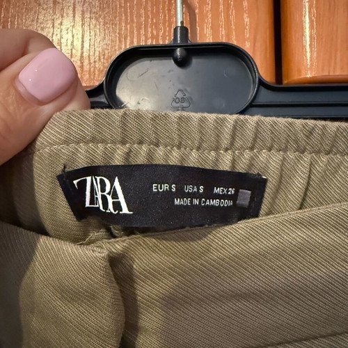 Zara women's pants olive color, comfortable fit, size S