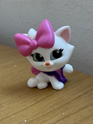 Disney Doorables Marie figure new