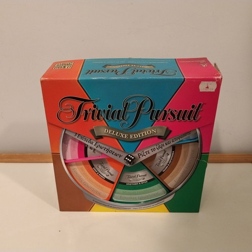 Trivial Pursuit Deluxe Edition board game used, missing blue pieces and instructions