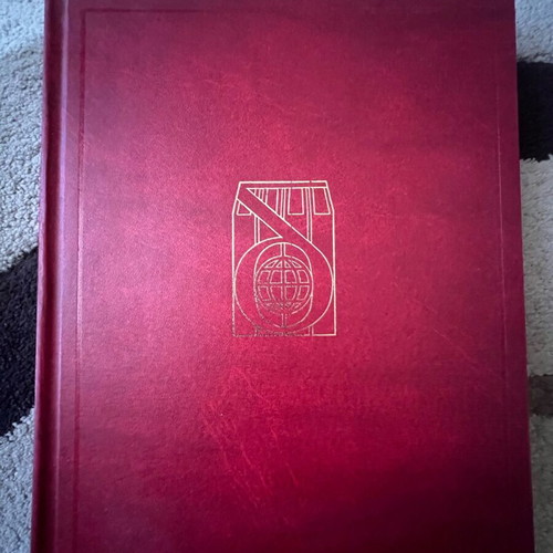 Domi Encyclopedia used, set of 18 volumes plus Art Gallery