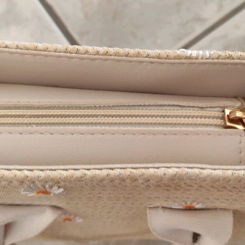 Shoulder bag with daisies like new