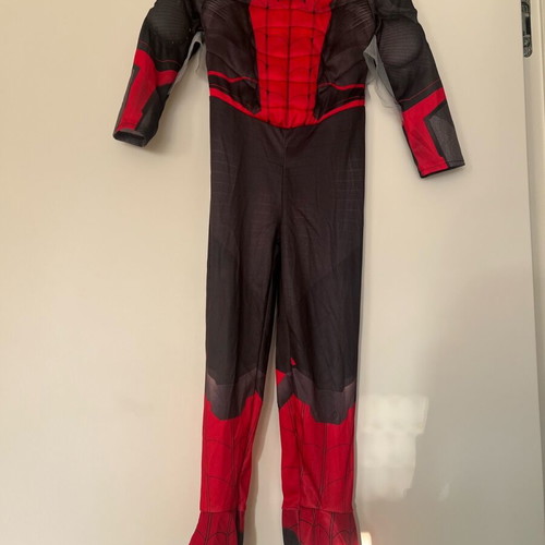 Spider-Man No Way Home V3 Deluxe Costume Medium like new, 5-6 years