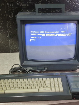 Amstrad 6128 με έγχρωμο μόνιτορ