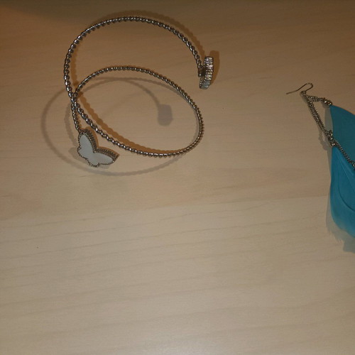 Bijoux set like new with fishbone pendant, earrings and bracelet
