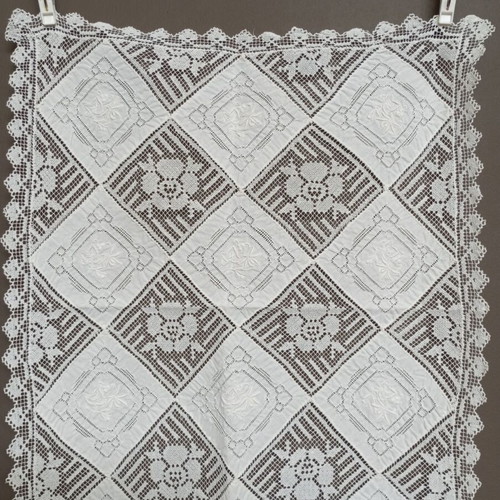 Set of 3 vintage table runners like new