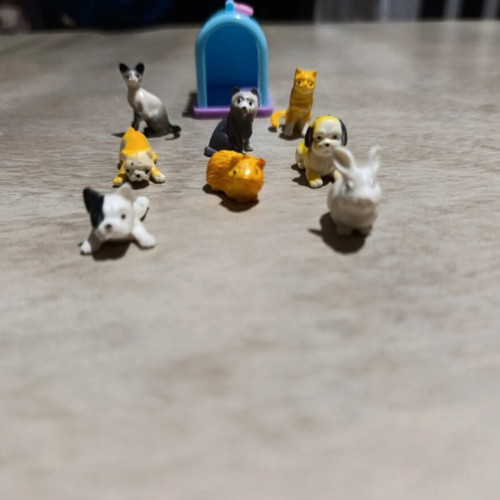 Schleich animal figures set of 5 with house used