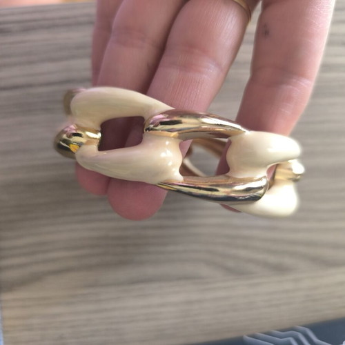Vintage chunky chain-link clamper bracelet with cream enamel and gold details, like new