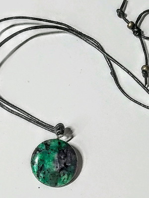 Zoisite pendant new, size 2 centimeters
