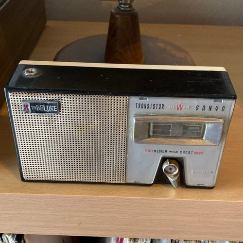 Sanyo Eight Transistor All Wave Super 8TR Deluxe radio used, 1959