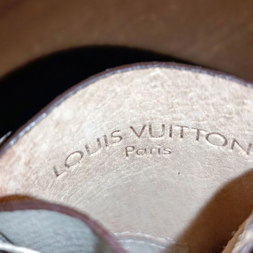 Louis Vuitton Cardholder like new, natural leather, colorful