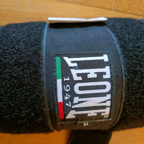 Leone shin guards like new, size Medium