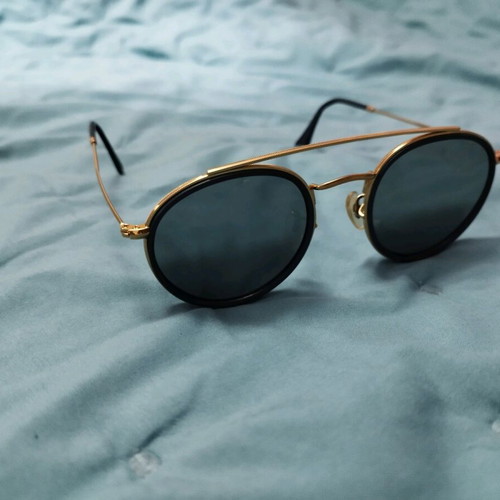 Estilo sunglasses new with blue mirror lenses
