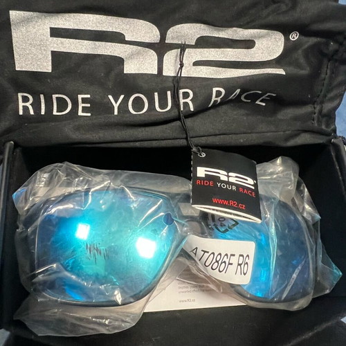 R2 Model tr 90 sunglasses used, black and blue
