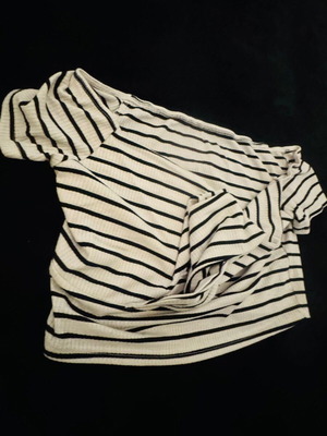 Crop top women's tight elastic like new, black and white