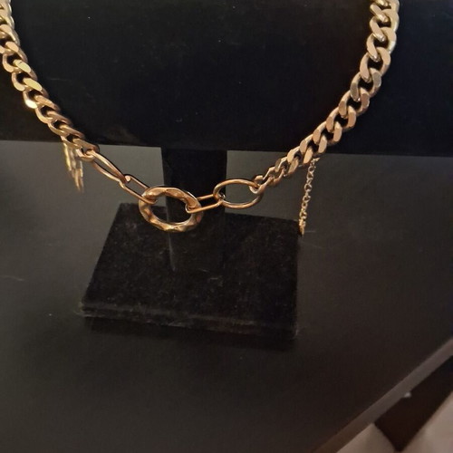 Women's necklace set like new, gold color, stainless steel