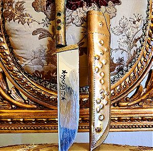 Παλαιό χειροποίητο ουζμπέκικο μαχαίρι με το θηκάρι του