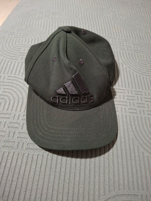 Adidas boys cap like new, black, one size