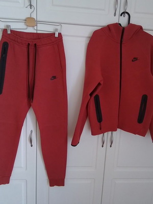 Nike Tech Fleece Style Set size S, like new, red with black details