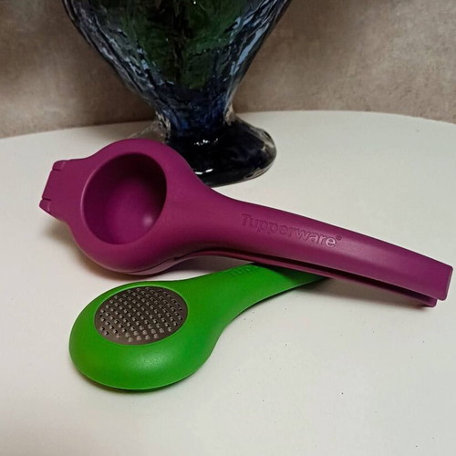 Tupperware Lemon Squeezer new