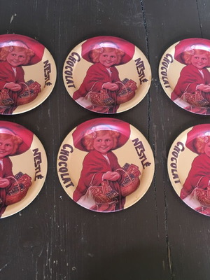 Nestle chocolat set gypsy plates 9 cm diameter, as shown