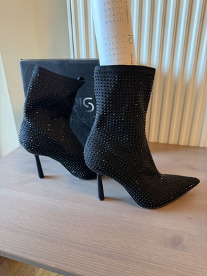 Iris luxury shoes black ankle boots with rhinestones like new, size 40