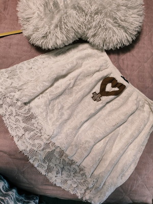 Dejavu white lace women's skirt like new, size M