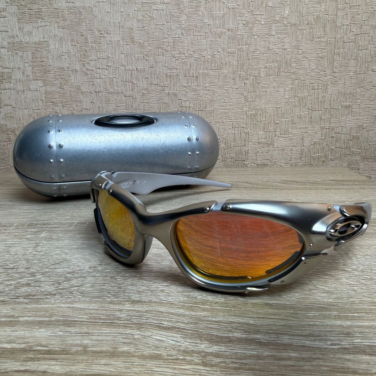 Oakley Plate Silver Sunglasses with… - € 110,00 - Vendora.cy