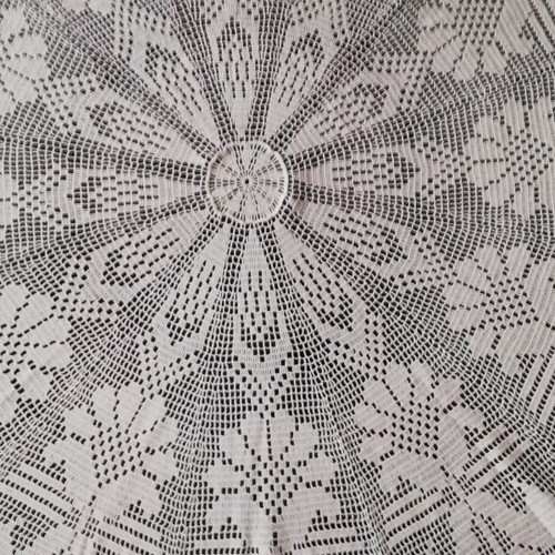 Handmade crocheted round tablecloth diameter 180cm like new