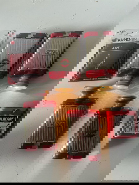 Φακοί 4 τεμάχια μαζί με καινούργιες μπαταρίες