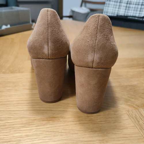 H&M premium suede pumps like new, sand beige, size 42
