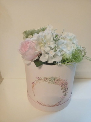 Pink box with flowers like new