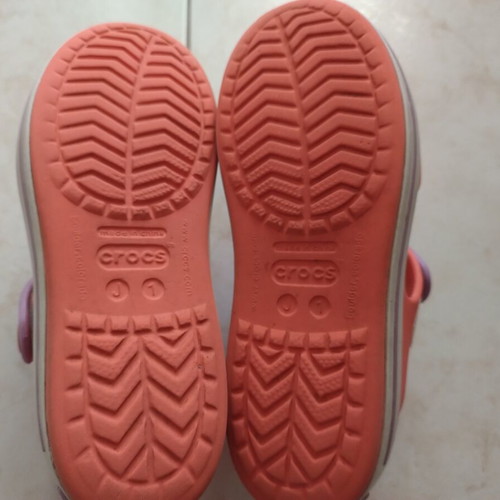 Crocs sandals for girls, coral color, size J1 (32-33)