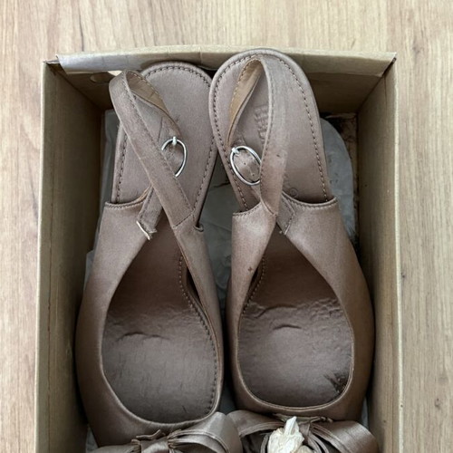 Bellucci women's heels size 38, beige brown