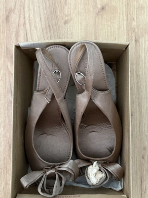 Bellucci women's heels size 38, beige brown