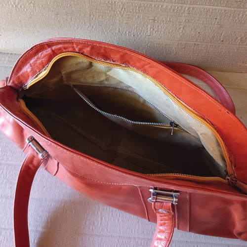 Vintage leather handbag used, peach color, early 70s